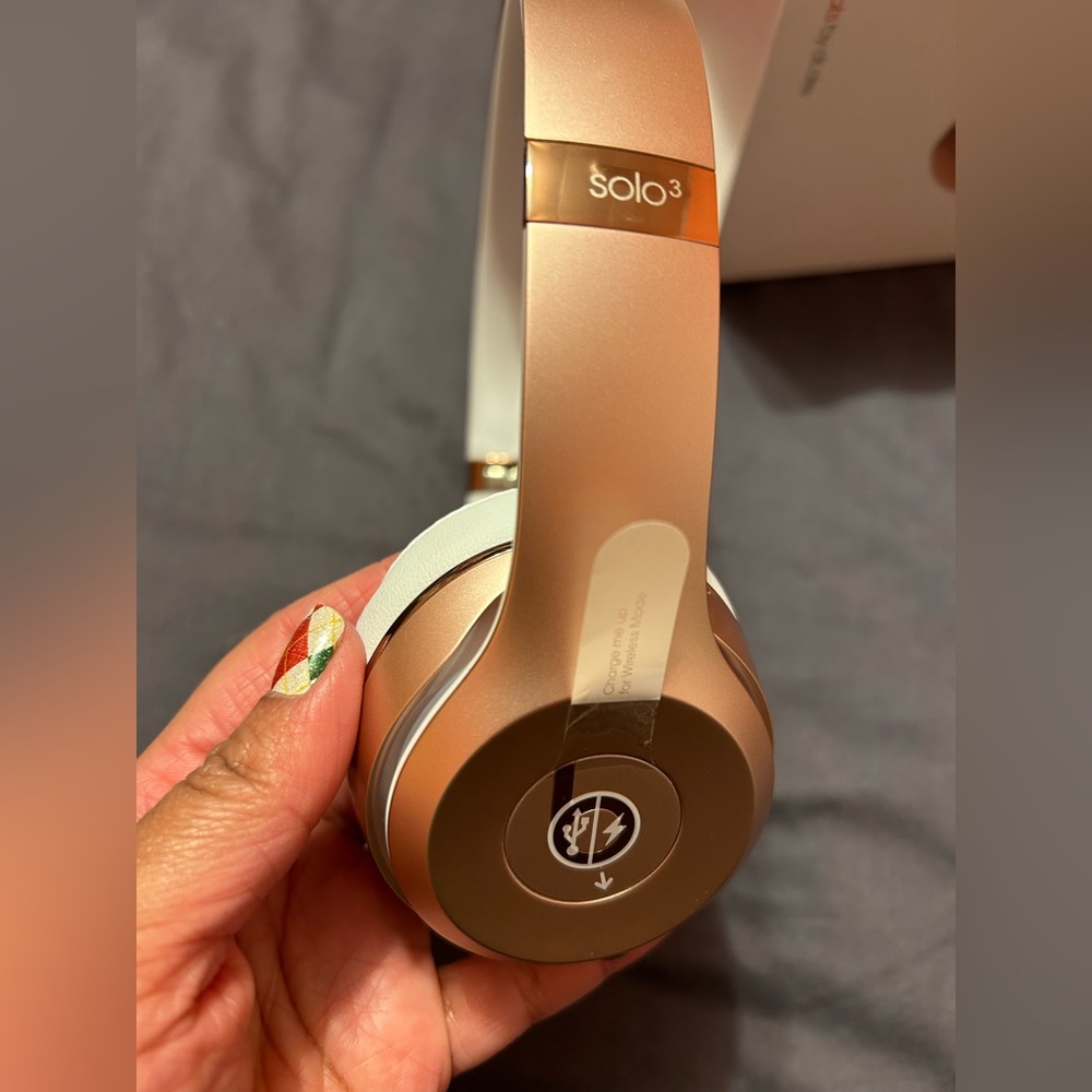 Beats Solo3 Wireless On-Ear Bluetooth Headphones - Rose Gold